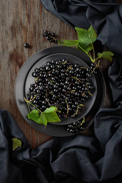 Black Currant Leaves Old Wooden Table Top View — Fotografia de Stock