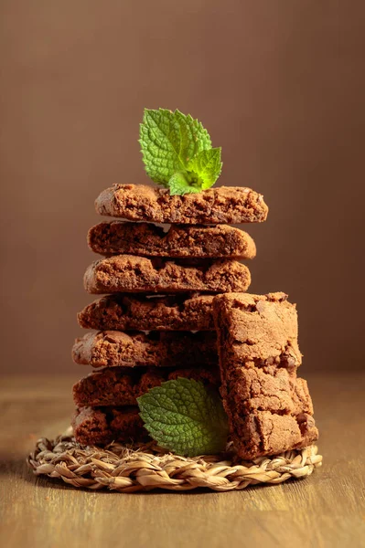 Pieces Fresh Baked Brownie Mint Wooden Table — Fotografia de Stock