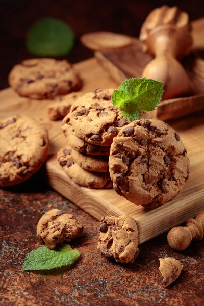 Freshly Baked Chocolate Cookies Mint Brown Background — Fotografia de Stock
