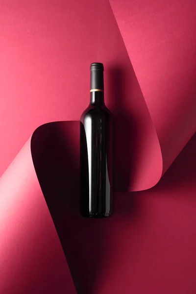 Bottiglia Vino Rosso Fondo Rosso Copia Spazio Testo Vista Dall — Foto Stock