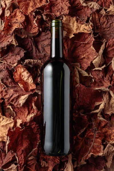 Bottle Red Wine Dried Vine Leaves Top View — 스톡 사진