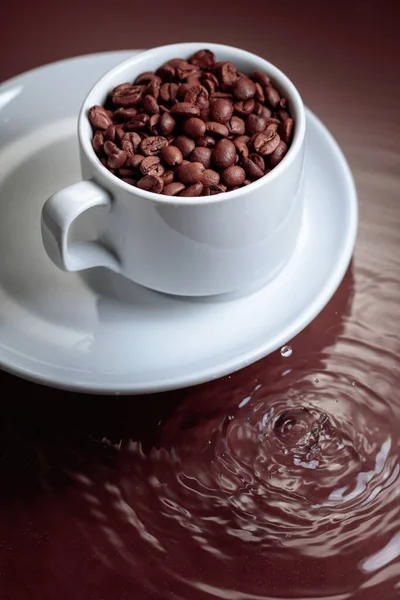 White Cup Coffee Beans Brown Background Water Ripples Coffee Concept — Foto de Stock
