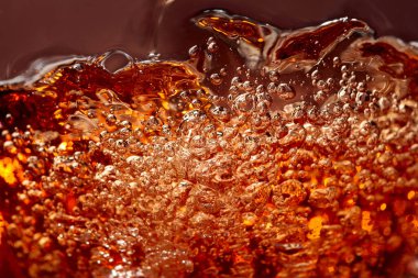 Baloncuklu serinletici yaz içeceği. Makro çekim.