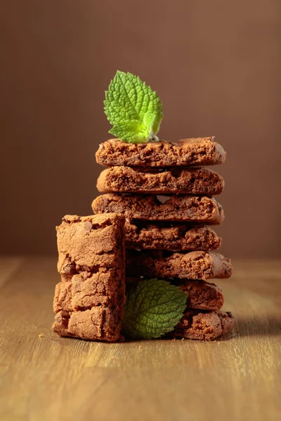 Pieces Fresh Baked Brownie Mint Wooden Table – stockfoto