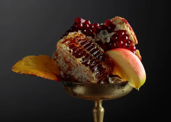 Apple Pomegranate Honey Traditional Food Jewish New Year Rosh Hashana — 图库照片