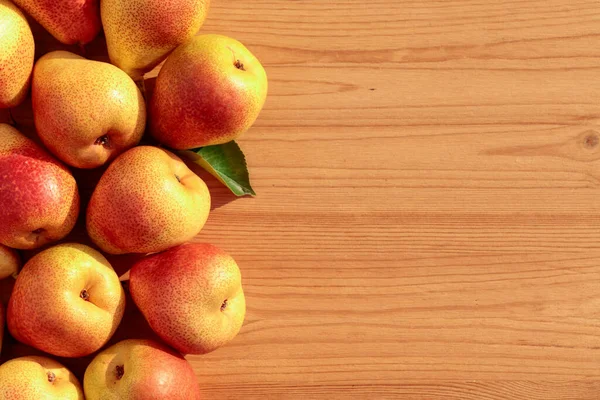 Fresh Juicy Pears Wooden Table Top View Copy Space — Stock Photo, Image