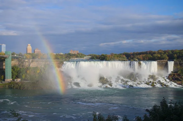 有彩虹的尼亚加拉瀑布 — 图库照片