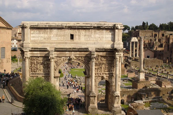 Ruïnes van Romeinse forum in rome — Stockfoto