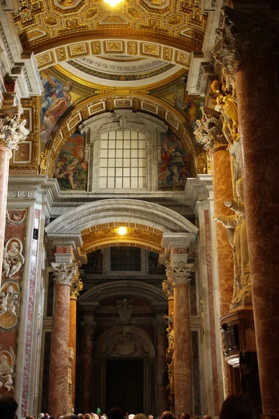 Interior de la catedral de San Pedro —  Fotos de Stock