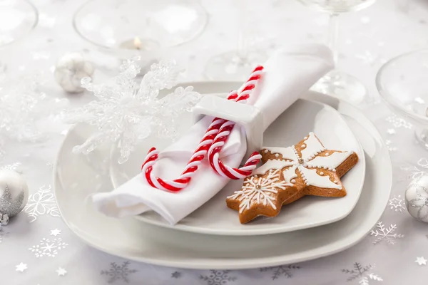 Couvert in wit voor Kerstmis — Stockfoto