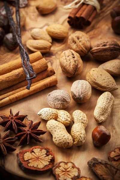 Spices and nuts for Christmas — Stock Photo, Image