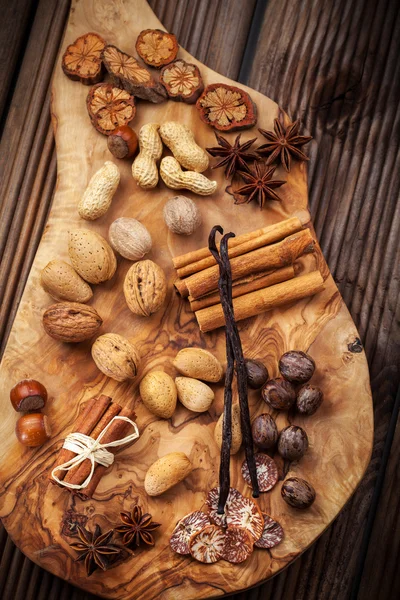 Spices and nuts for Christmas — Stock Photo, Image