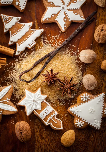 Gingerbread cookies with nuts and spices — Stock Photo, Image