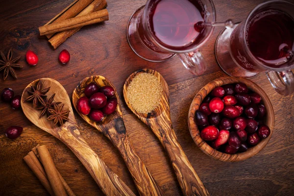 Ingrédients pour canneberge chaud vin chaud chaud — Photo