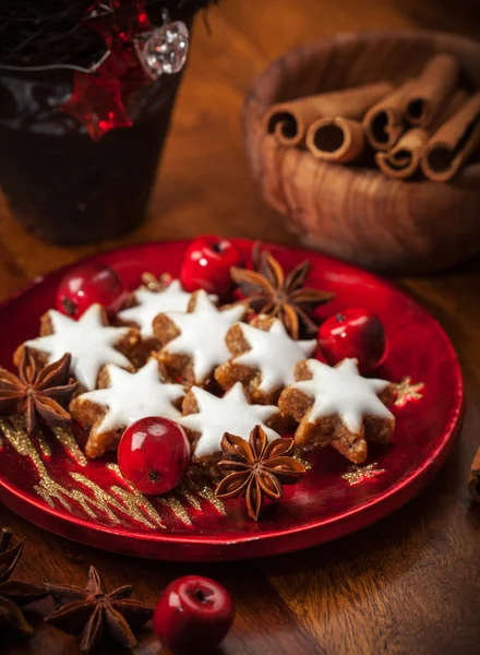 Biscoitos caseiros de estrela de gengibre para o Natal — Fotografia de Stock