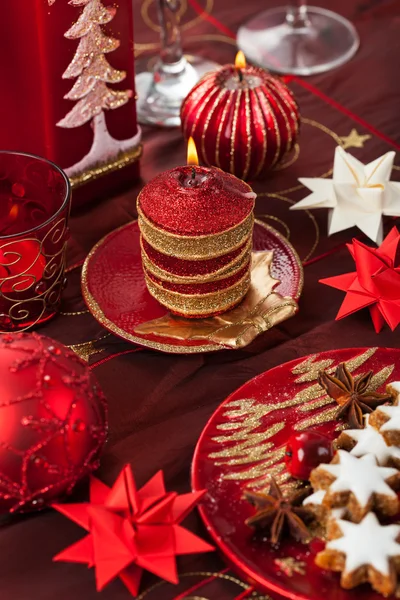 Bougies de Noël avec étoiles en papier — Photo