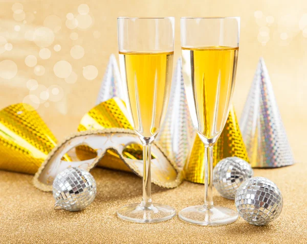 Masquerade Mask and champagne — Stock Photo, Image