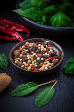 Bitkiler ve baharatlar.