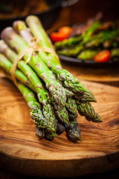 Grüner Spargel — Stockfoto