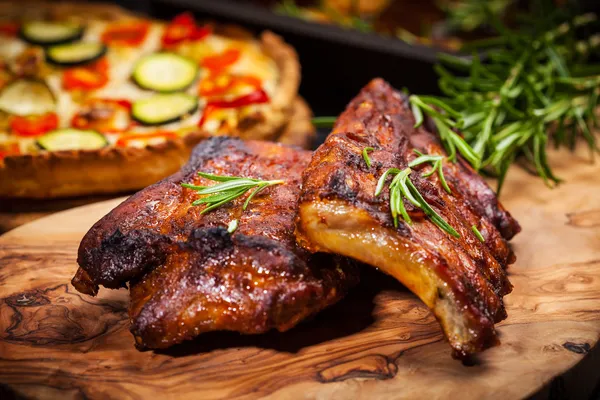 Costillas de repuesto BBQ con hierbas — Foto de Stock