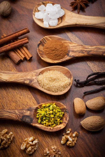 Aromatic food ingredients for baking — Stock Photo, Image