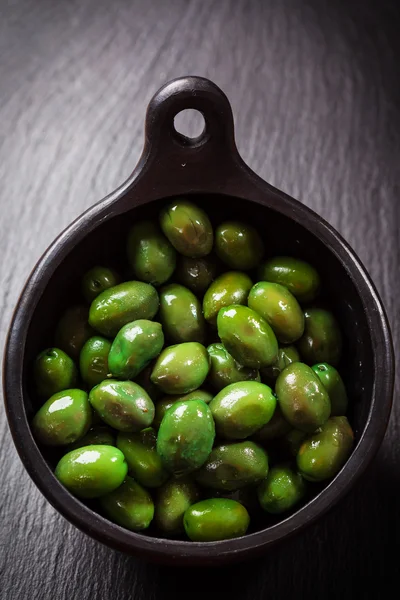 Groene olijven — Stockfoto