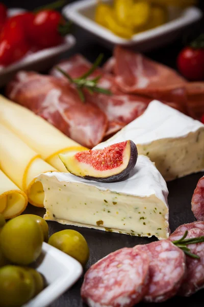 Antipasti och catering tallrik — Stockfoto