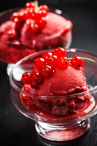 Sorbetto estivo con frutta — Foto Stock