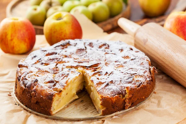 Französischer Apfel- und Birnenkuchen — Stockfoto
