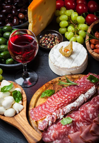 Antipasto dinner platter — Stock Photo, Image