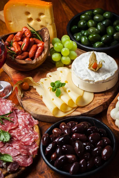 Antipasto dinner platter — Stock Photo, Image