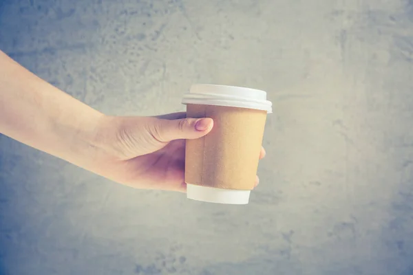 Hand Holding Disposable Coffee Cup — Stock Photo, Image