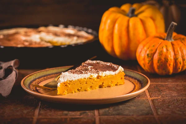 Pastel Calabaza Casero Con Glaseado Para Acción Gracias —  Fotos de Stock