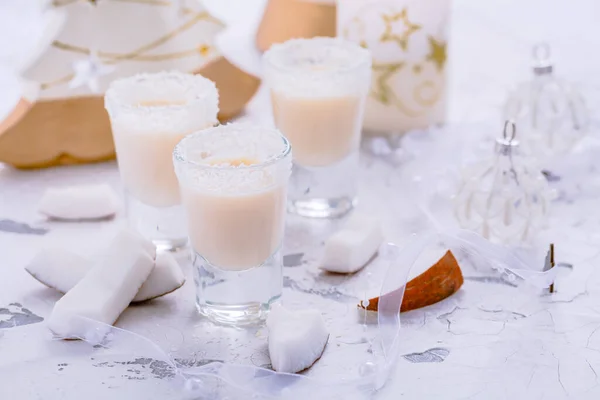 Licor Coco Pequeño Ponche Huevo Para Navidad Blanco — Foto de Stock