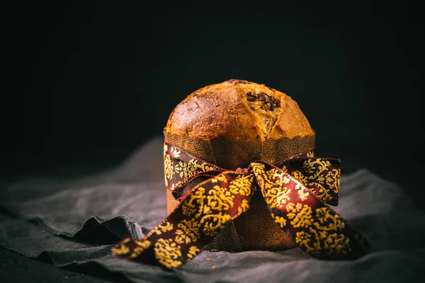 Panettone Traditioneller Italienischer Weihnachtskuchen Mit Schokoladenchips — Stockfoto