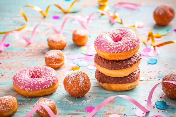 Krapfen Berliner Donuts Streamers Confetti Colorful Carnival Birthday Fasching Image — Stock Photo, Image