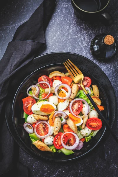 Salada Mista Com Cogumelos Assados Ovo Mussarela Baixo Teor Carboidratos — Fotografia de Stock