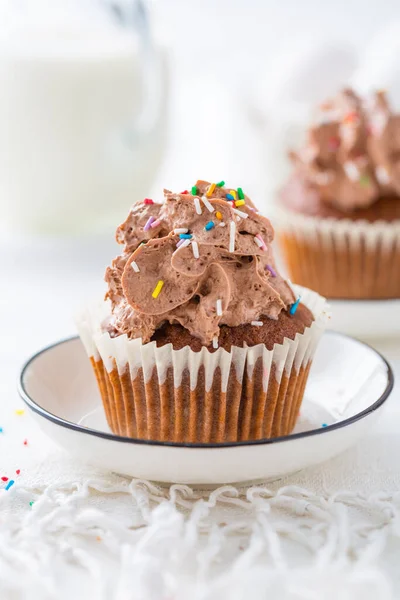 Hausgemachte Schokolade Cupcakes Mit Schokolade Schlagsahne — Stockfoto