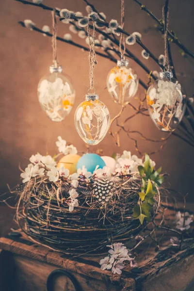 Holidays Easter Concept Nest Pussy Willow Branches Decorated Easter Eggs — Zdjęcie stockowe