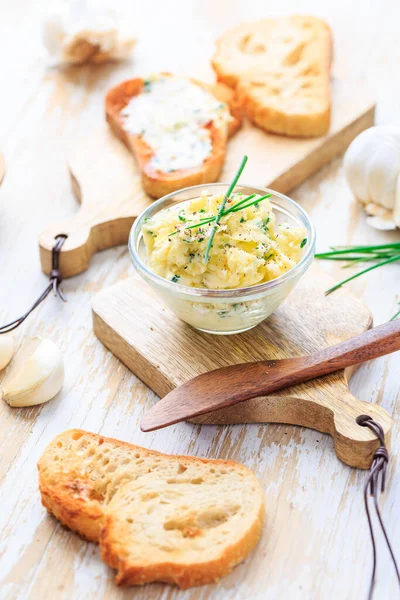 Homemade Garlic Butter Herbs Chives Fresh Roasted Baguette Salt — Zdjęcie stockowe