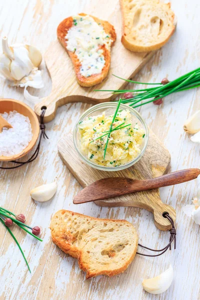 Homemade Garlic Butter Herbs Chives Fresh Roasted Baguette Salt — Foto de Stock