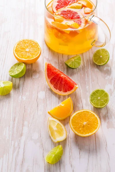 Limonada Cítrica Chá Gelado Beba Com Limões Frescos Laranjas Cocktail — Fotografia de Stock