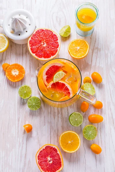 Limonada Cítrica Chá Gelado Beba Com Limões Frescos Laranjas Cocktail — Fotografia de Stock