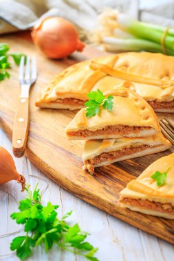 Empanada Gallega - Ton balığı, Galiçya ve İspanyol mutfağı ile doldurulmuş geleneksel turta. Ton balığı ve sebzeli tart..