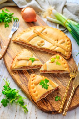 Empanada Gallega - Ton balığı, Galiçya ve İspanyol mutfağı ile doldurulmuş geleneksel turta. Ton balığı ve sebzeli tart..