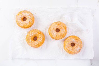 Çörek, kruvasan ve çöreğin leziz bir birleşimi. Yarı çörek, yarı kruvasan hamur işi.