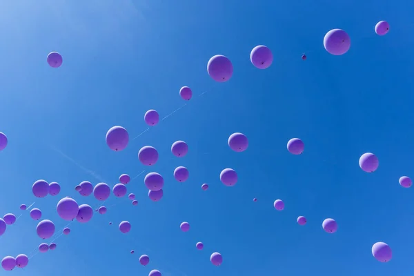 Violet Balloons Blue Sky —  Fotos de Stock