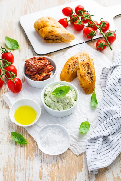 Avocado Spread Sun Dried Tomatoes Olive Oil Antipasto Baguette — 스톡 사진