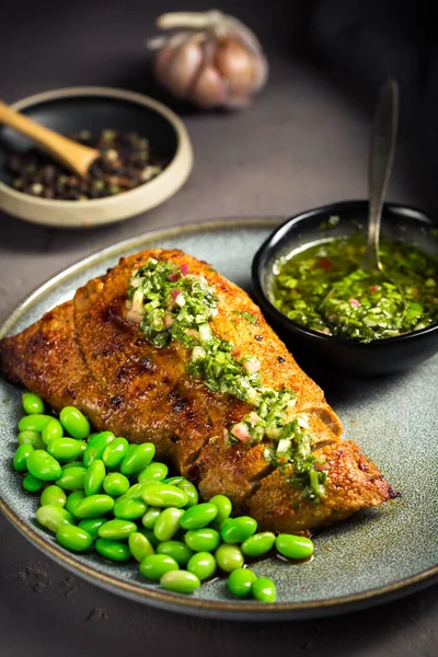 Bife Porco Grelhado Com Feijão Edamame Molho Chimichurri — Fotografia de Stock