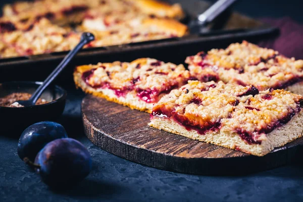 Γερμανικό Κέικ Δαμάσκηνου Zwetschgenkuchen Ζύμη Μαγιάς Και Crumbles — Φωτογραφία Αρχείου